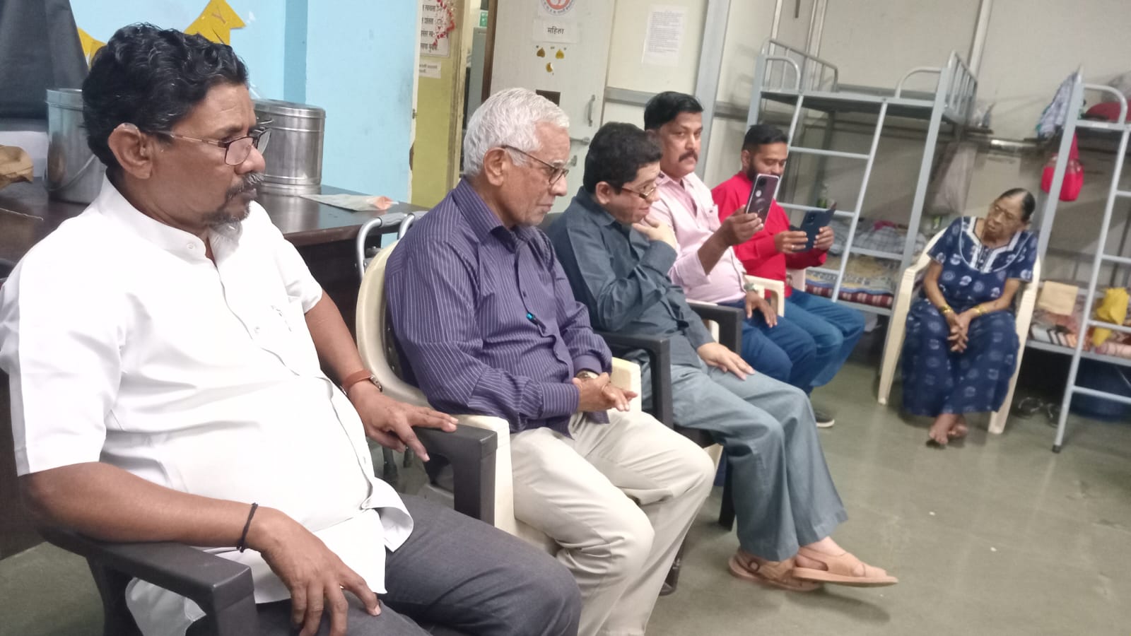 You are currently viewing निराधार जेष्ठ नागरिकांनी सकारात्मक दृष्टिकोनातून जीवन जगले पाहिजे – ॲड. रुपेश पवार