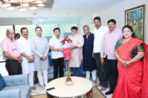 Read more about the article ओम गणेश निवासस्थानी सदिच्छा भेट; उदय सामंत–नारायण राणे संवाद