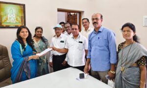 Read more about the article नगराध्यक्षा श्रद्धाराजे भोंसले यांना प्रजासत्ताक दिन स्नेहसंमेलनाचे निमंत्रण