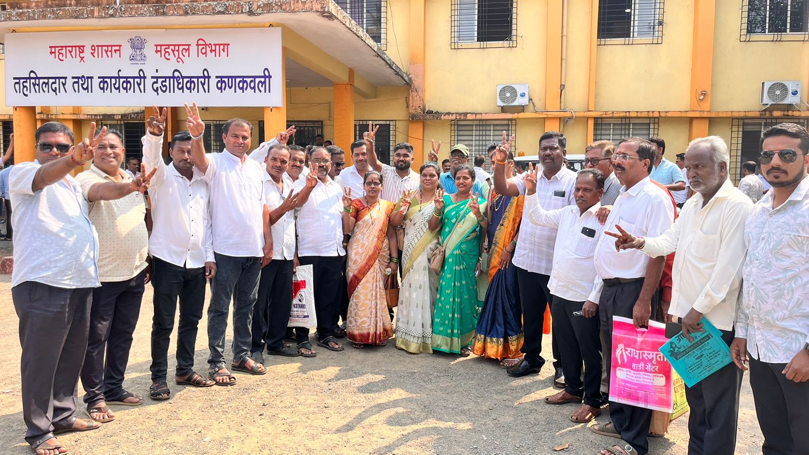 You are currently viewing ठाकरे शिवसेनेला धक्का