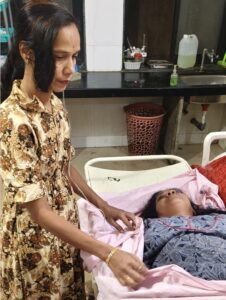 Read more about the article सावंतवाडी सालाईवाडा मेन रोड वर झालेल्या भीषण अपघातात महिला गंभीर जखमी सामाजिक बांधिलकीचे मदत कार्य.