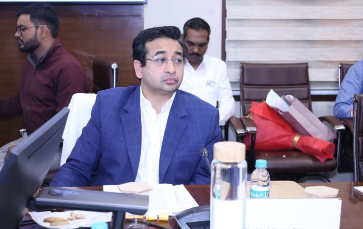 You are currently viewing कोळंबी उत्पादन आणि मत्स्यव्यवसाय विकासासाठी दिल्लीत उच्चस्तरीय बैठक संपन्न