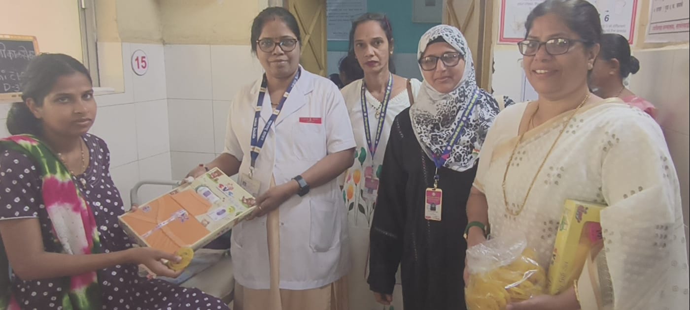 You are currently viewing प्रजासत्ताक दिनाचे औचित्य साधून सामाजिक बांधिलकी व कोकण संस्थेकडून नवजात बालकांना भेटवस्तू.