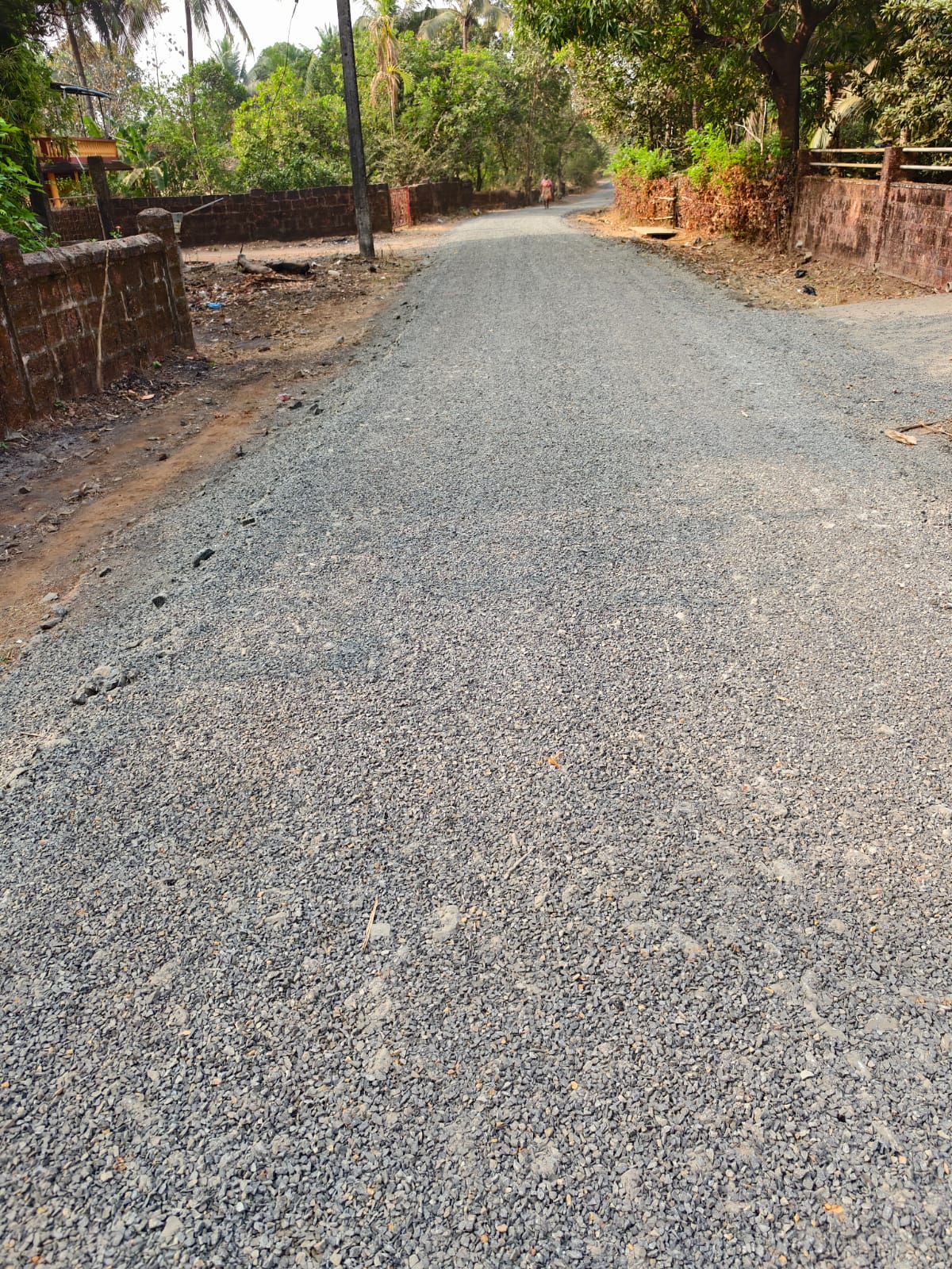 You are currently viewing मतदान बहिष्काराच्या इशाऱ्यानंतर रस्त्याचे काम सुरू