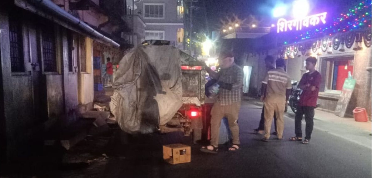 You are currently viewing मालवण शहर स्वच्छ ठेवण्यासाठी नगरपरिषदेद्वारे रात्री कचरा संकलन मोहिमेस सुरुवात