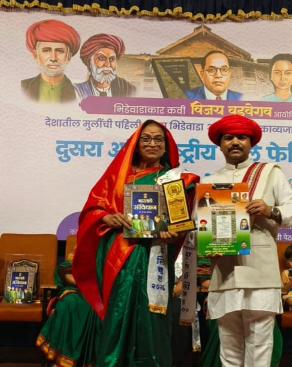 You are currently viewing आंतरराष्ट्रीय फुले फेस्टिव्हलमध्ये अनुपमा जाधव यांना अध्यक्षपद व सन्मान!