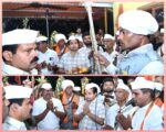 विठ्ठलभक्तीत तल्लीन होत पालकमंत्री नितेश राणे पायी वारीत सहभागी