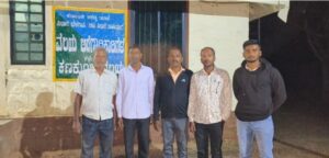 Read more about the article कर्नाटक सीमेवर १२ हत्तींचा कळप