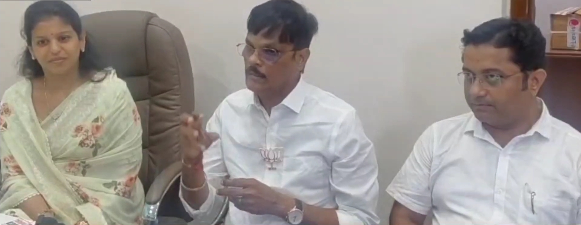 You are currently viewing सावंतवाडी शहराचा सर्वांगीण विकास व पारदर्शक कारभारावर भर – उपनगराध्यक्ष ॲड. अनिल निरवडेकर