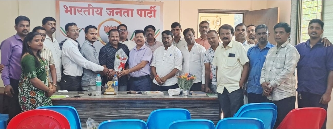 You are currently viewing भाजपा प्रणित सेवा शक्ती संघर्ष एस.टी.कर्मचारी संघाच्या वेंगुर्ले आगार अध्यक्ष पदी प्रसंन्ना उर्फ बाळु देसाई यांची निवड. तर कार्याध्यक्षपदी विष्णु उर्फ पपु परब यांची निवड