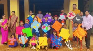 Read more about the article पतंग उडवू चला गड्यांनो!