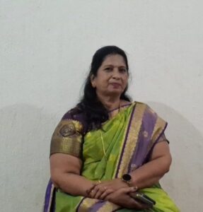 Read more about the article स्थानिक पातळीवरील घुसमटीमुळे वर्षा कुडाळकरांचा शिंदे गट शिवसेनेला रामराम