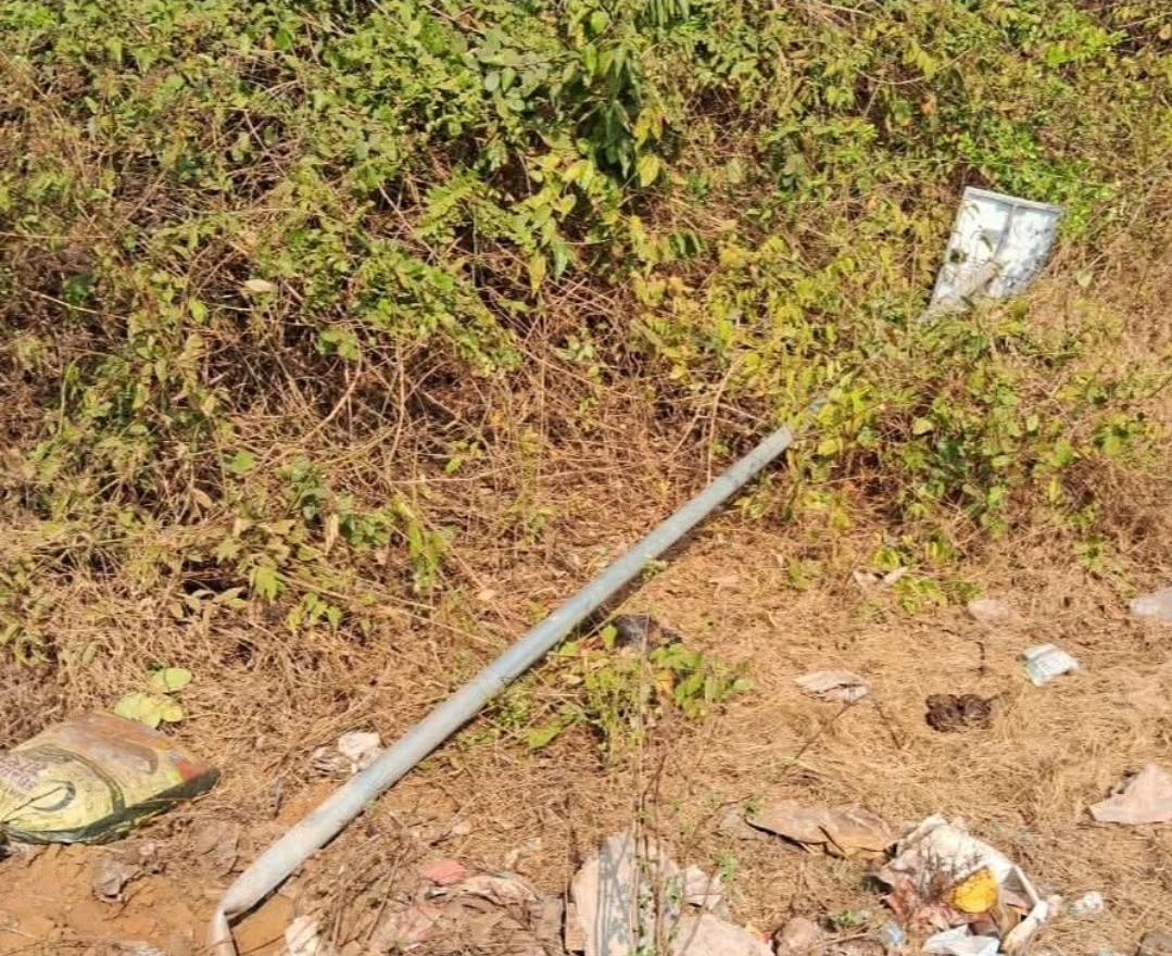 You are currently viewing आजगाव वाघबीळ परिसरातील पथदिव्यांची तोडफोड