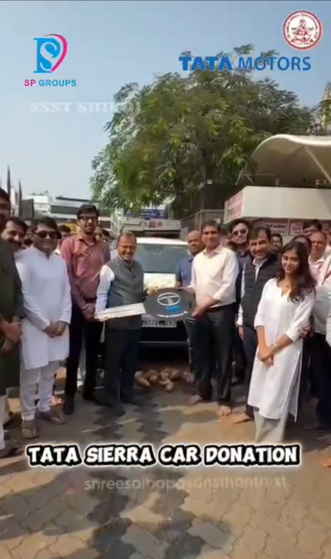 You are currently viewing श्री साईबाबा संस्थानला टाटा सिएराची देणगी