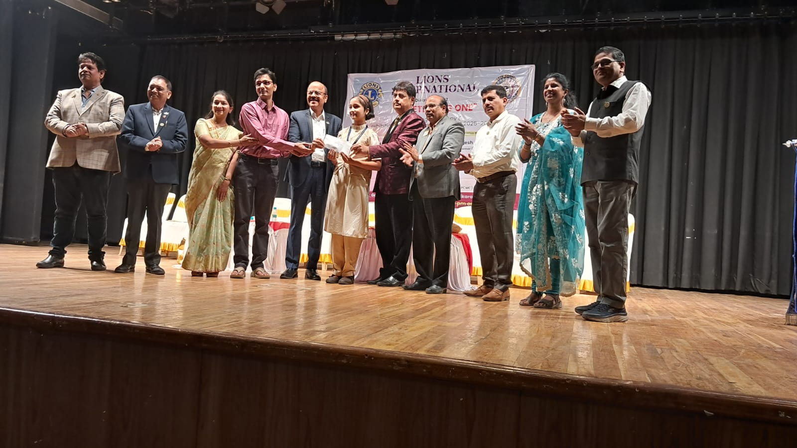 You are currently viewing चित्रकला हे अव्यक्त संवादाचे माध्यम! – विजय सारडा