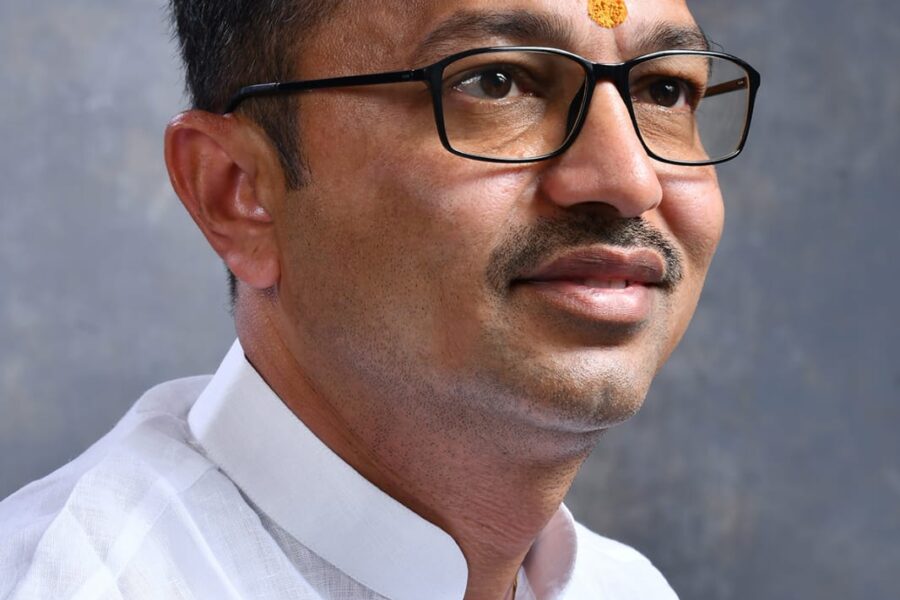 अमोल जाधव सरकारी नोकरी ते वृक्षमित्र…