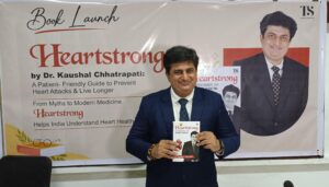 Read more about the article हृदय निरोगी ठेवण्यासाठी ‘हार्टस्ट्रॉंग’ मार्गदर्शक; डॉ. कौशल छत्रपती यांचे नवे पुस्तक प्रकाशित