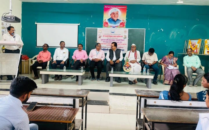 You are currently viewing श्री शिवाजी विज्ञान व कला महाविद्यालयात मोडीलिपी प्रशिक्षण कार्यशाळा संपन्न