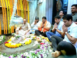 Read more about the article महाशिवरात्री निमित्त श्री क्षेत्र कुणकेश्वर येथे मा. आम. वैभव नाईक यांनी घेतले दर्शन