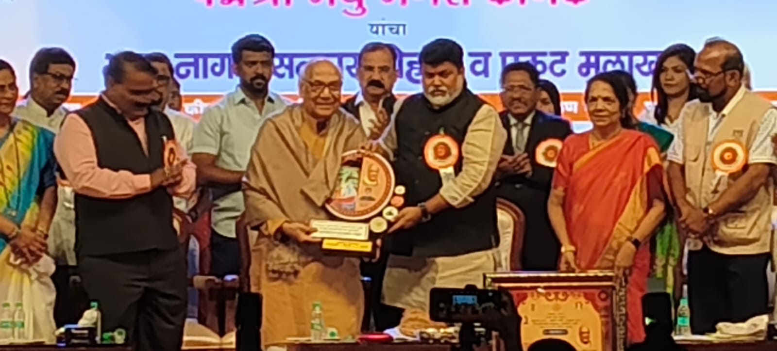 You are currently viewing आजपर्यंत अनेकांच्या पालख्या आपण उचलल्या आता आपली पालखी आपण उचलायची म्हणून कोमसापची निर्मिती” : मधु मंगेश कर्णिक