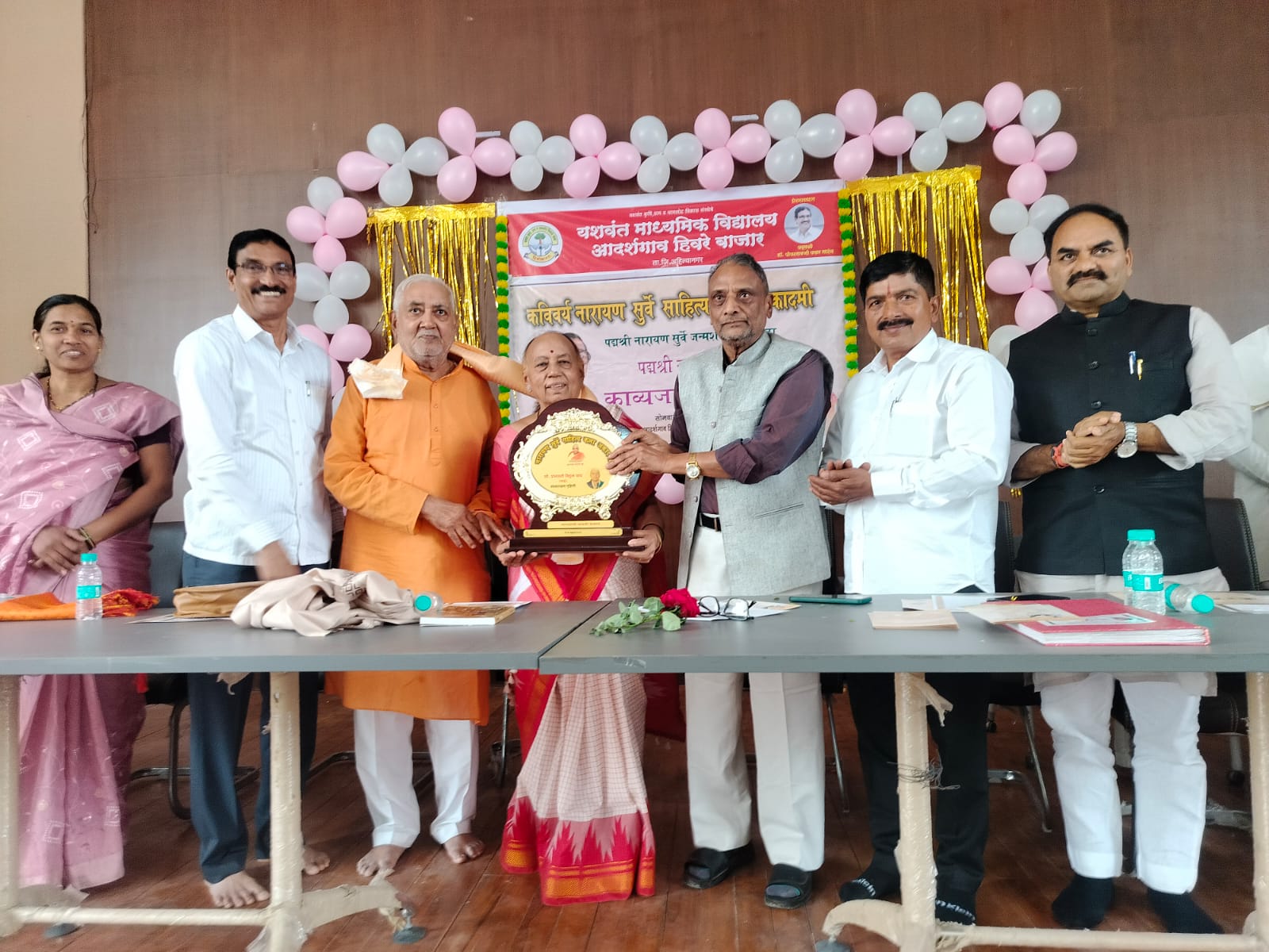 You are currently viewing सुर्वे माणुसकीचा कैवार घेणारे कवी! – डाॅ. श्रीपाल सबनीस