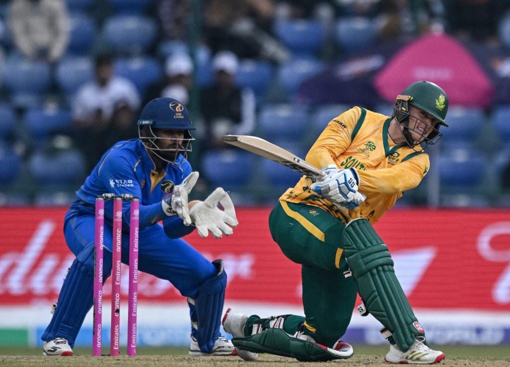 You are currently viewing बॉशची घातक गोलंदाजी; दक्षिण आफ्रिकेचा यूएईवर ६ गडी राखून दणदणीत विजय