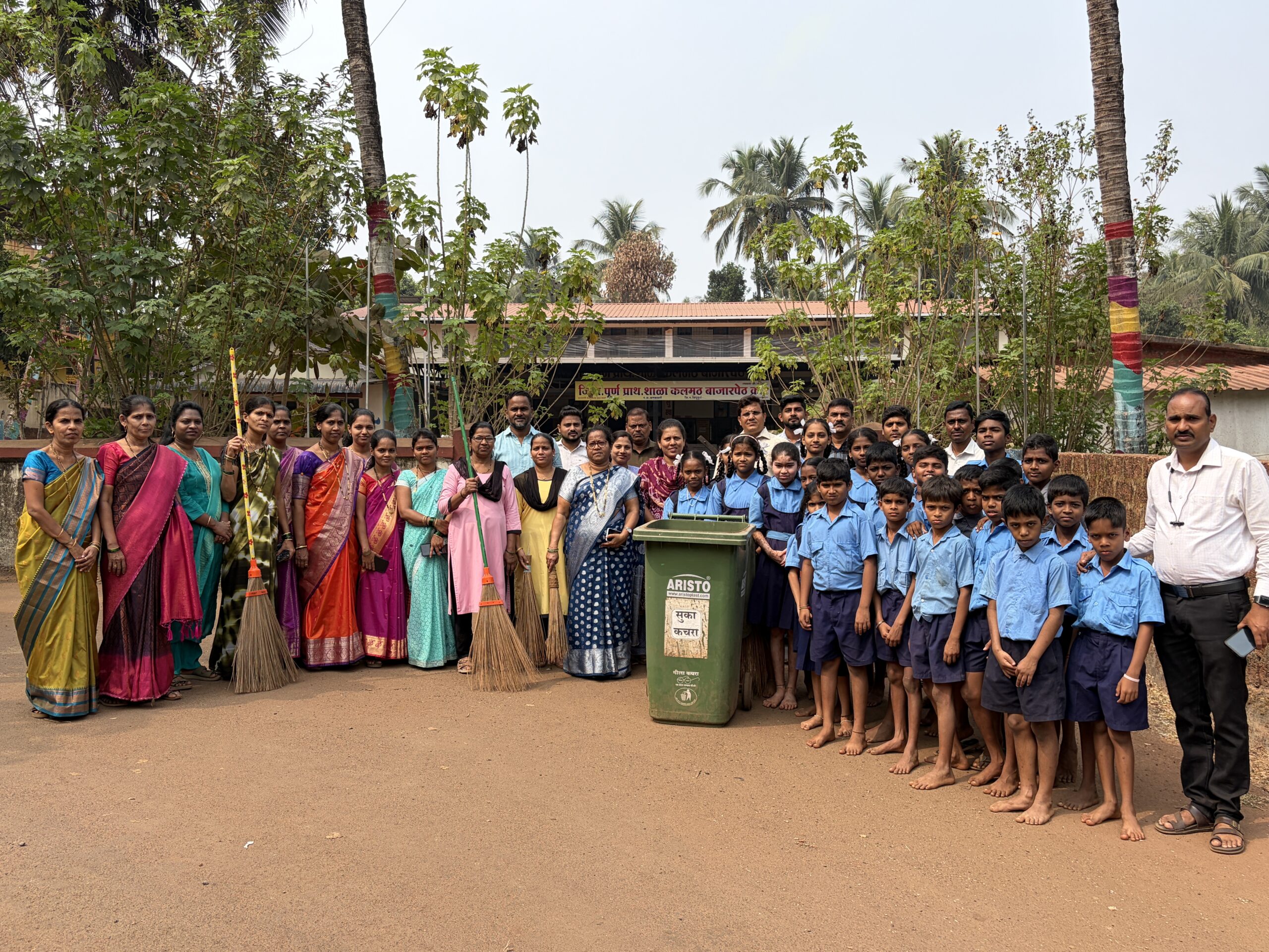 You are currently viewing संत गाडगेबाबा जयंतीनिमित्त कलमठ ग्रामपंचायतीचे स्वच्छता अभियान