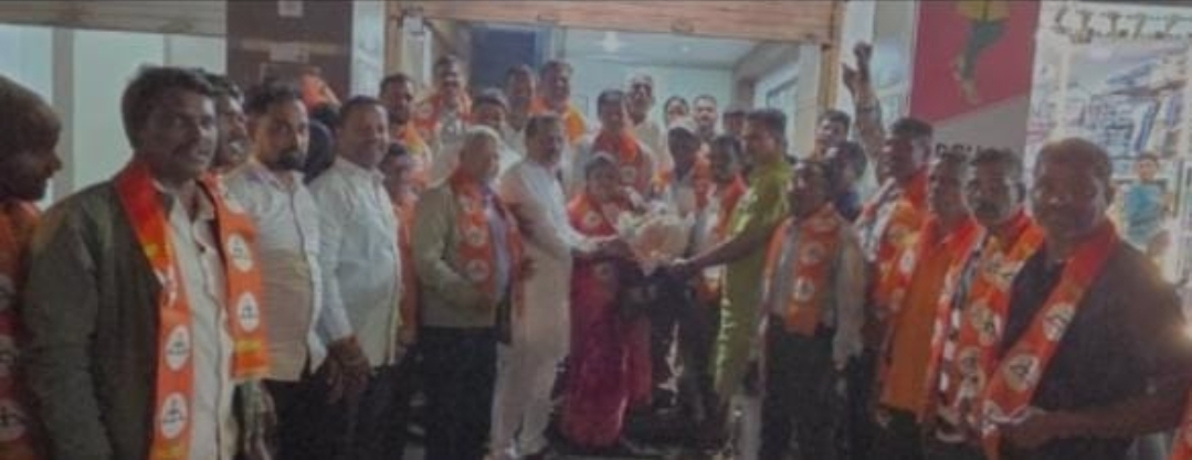 You are currently viewing ठाकरे शिवसेनेच्या आंबोली उप विभाग प्रमुखांसह अनेक कार्यकर्त्यांचा शिवसेनेत प्रवेश…