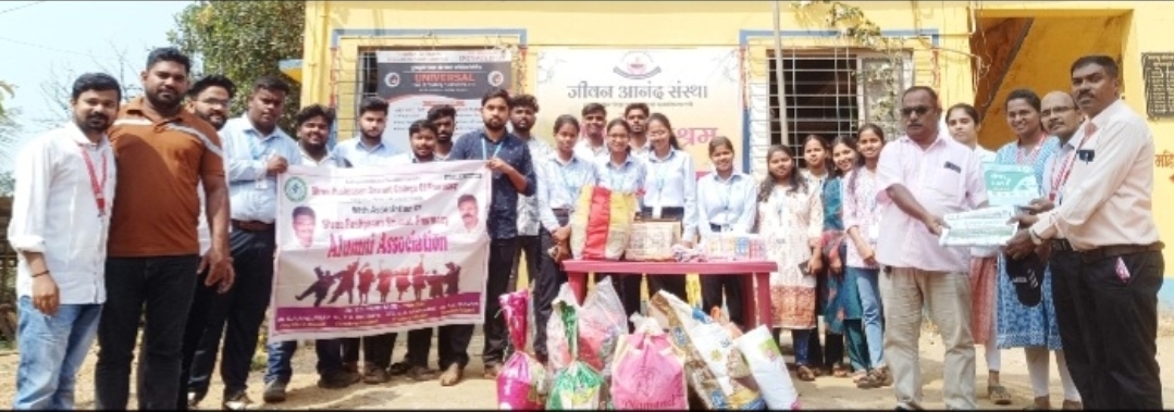 You are currently viewing संविता आश्रमात बहुपयोगी वस्तूंचे वाटप ; पुष्पसेन सावंत फार्मसी कॉलेजच्या विद्यार्थ्यांचा सहभाग