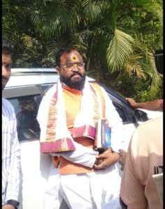 Read more about the article बारामतीचा बुवा कोलगावात घुसला