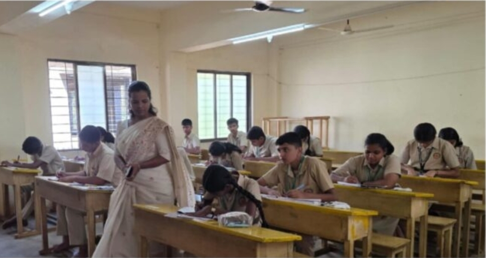 You are currently viewing कसाल येथे दहावी परीक्षा केंद्राची जिल्हाधिकाऱ्यांकडून पाहणी