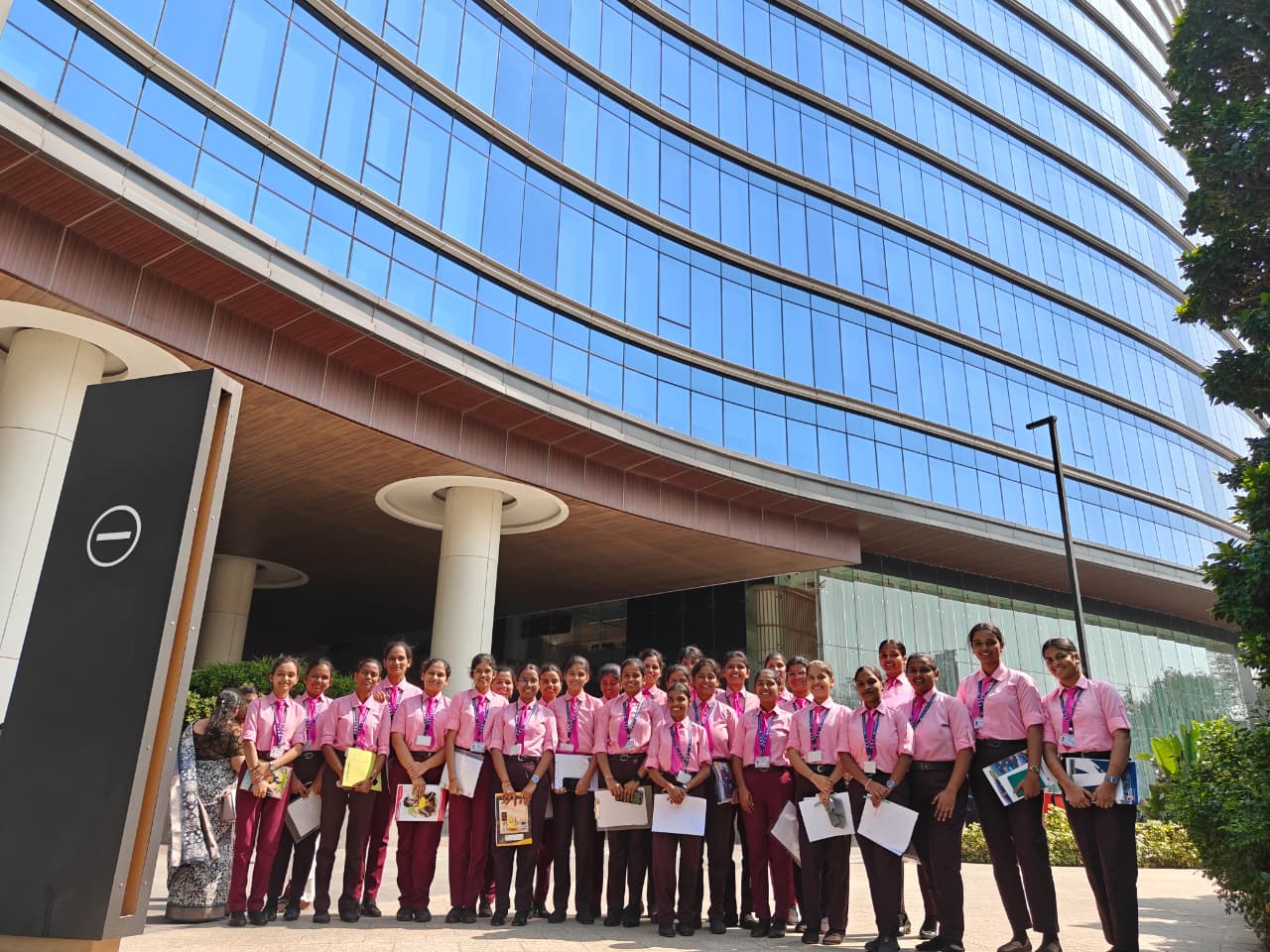 You are currently viewing महर्षी कर्वे बीसीए महाविद्यालयातील विद्यार्थिनींची BNY, पुणे येथे औद्योगिक भेट –