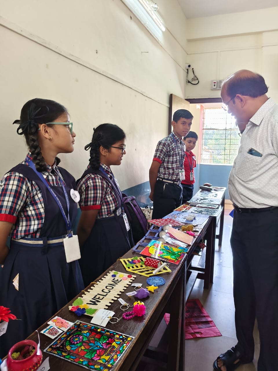 You are currently viewing मदर क्वीन्स इंग्लिश स्कूलमध्ये विज्ञान ,कला व कार्यानुभव प्रदर्शनाचे उत्स्फूर्तपणे आयोजन!