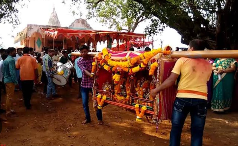 You are currently viewing रोंबाट