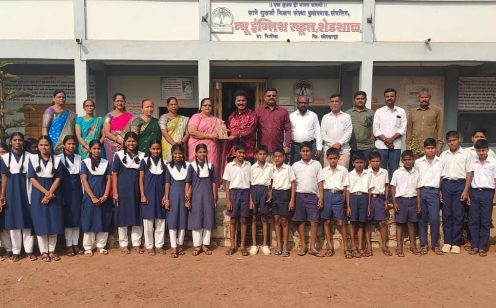 You are currently viewing न्यू इंग्लिश स्कूलमध्ये कवी आपल्या भेटीला उपक्रम 