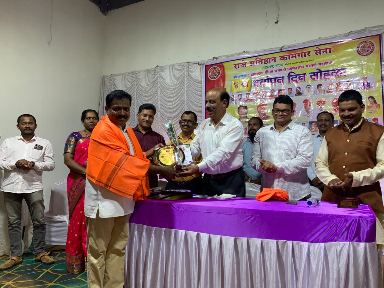 You are currently viewing डॉ. रमाकांत गावडे यांना ‘सामाजिक विकासात्मक कार्य’ राज्यस्तरीय पुरस्कार जाहीर