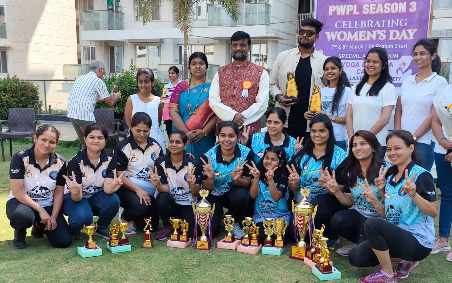 You are currently viewing महिला दिनानिमित्त क्रिकेट स्पर्धा आणि सांगीतिक मैफल उत्साहात संपन्न