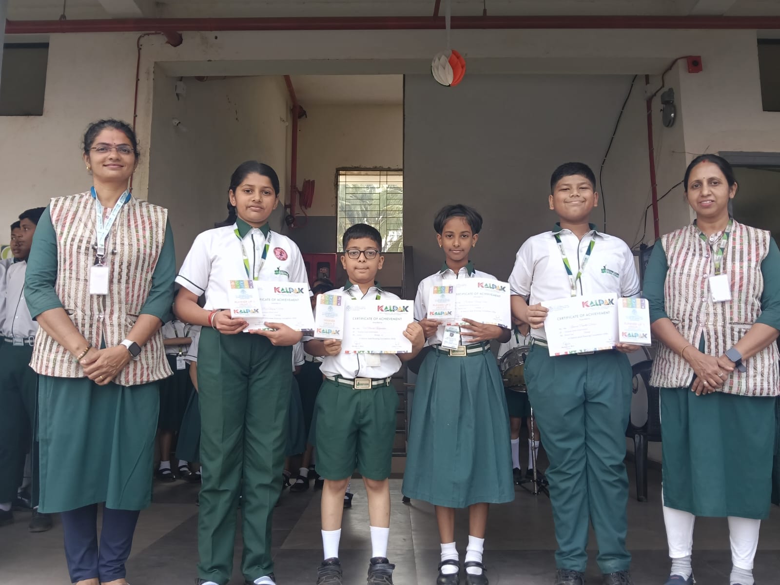 You are currently viewing बी. एस. बांदेकर कॉलेज ऑफ फाईन आर्ट आयोजित जिल्हास्तरीय चित्रकला स्पर्धेत स्टेपिंग स्टोन ग्लोबल स्कूलच्या विद्यार्थ्यांचे सुयश