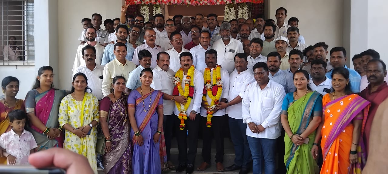 You are currently viewing वेंगुर्ला पंचायत समिती सभापतीपदी भाजपचे शंकर घारे बिनविरोध ; उपसभापतीपदी शिवसेनेचे सचिन देसाई यांची वर्णी