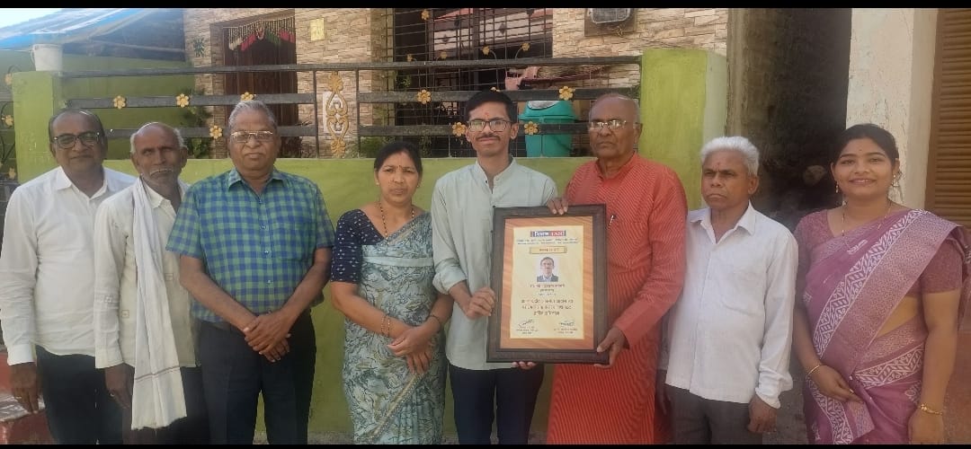 You are currently viewing मिशन आयएएसतर्फे युपीएससी उत्तीर्ण प्रज्वल नासरेचा सन्मान