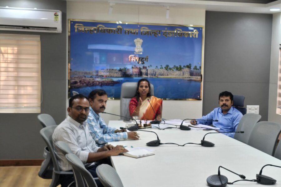 जिल्हाधिकाऱ्यांनी घेतला गॅस पुरवठ्याचा आढावा