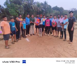 Read more about the article क्रिकेटच्या मैदानावर अनोखा वाढदिवस साजरा – के. के. परब यांना खास शुभेच्छा