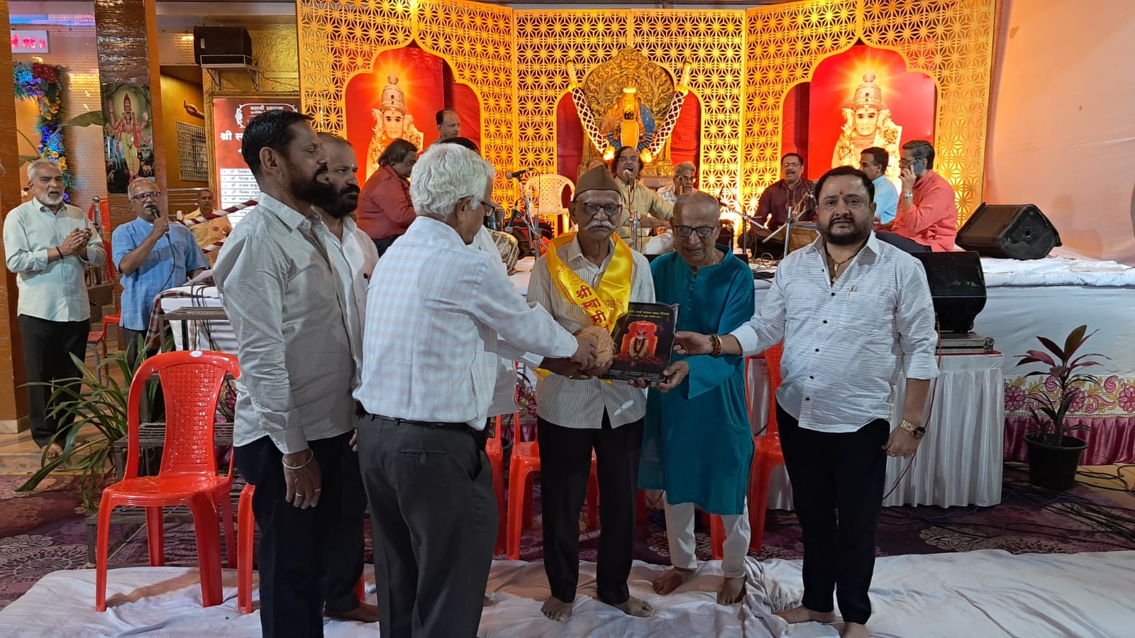 You are currently viewing सुश्राव्य भक्तिगीतांनी श्रोते स्वामीमय