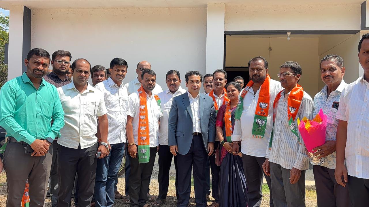 You are currently viewing वाडा गावात भाजपचा जोरदार विस्तार; उबाठा गटातील कार्यकर्त्यांचा मोठ्या संख्येने प्रवेश