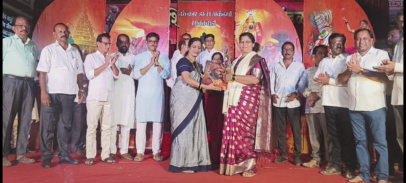 You are currently viewing शिवाजी चौक मित्रमंडळातर्फे महिला बालकल्याण सभापती दिपाली भालेकर यांचा सत्कार 