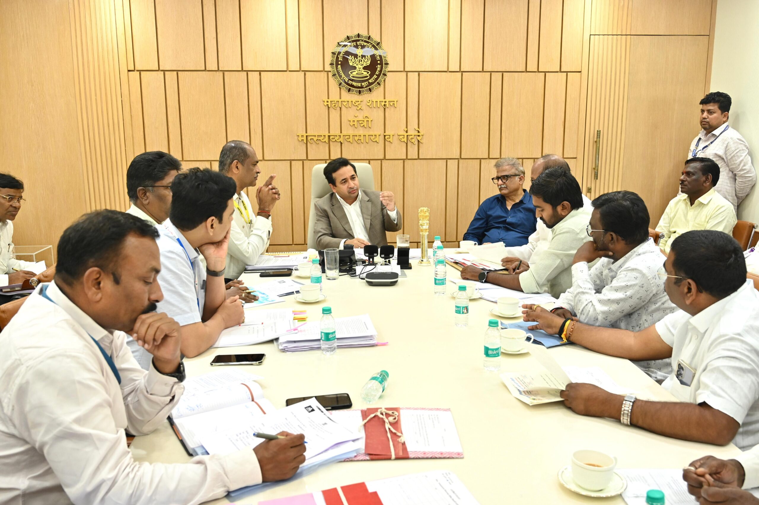 You are currently viewing मच्छीमारांना सक्षम आणि स्वावलंबी बनविण्यासाठी शासन प्रयत्नशील