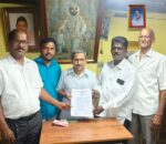 सामाजिक बांधिलकीच्या रुग्णवाहिकेसाठी कै.प्रशांत आत्माराम अळवणी यांच्या स्मरणार्थ शशिकला अळवणी परिवार यांच्या कडून 25 हजार रुपये ची देणगी.