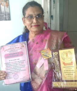 Read more about the article जेष्ठ कवयित्री प्रज्ञा घोडके यांना ‘साहित्यरत्न सन्मान प्राप्त