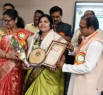 कवयित्री किरण चौधरी यांना दुहेरी सन्मान