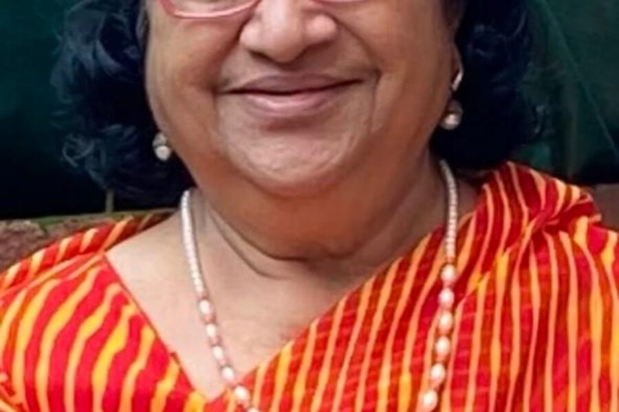 लोप पावत चाललेली नाती..